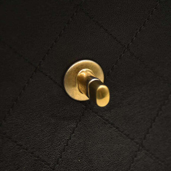 CHANEL Lambskin Stitched Coco Luxe Medium Flap Black - Picture 14 of 16